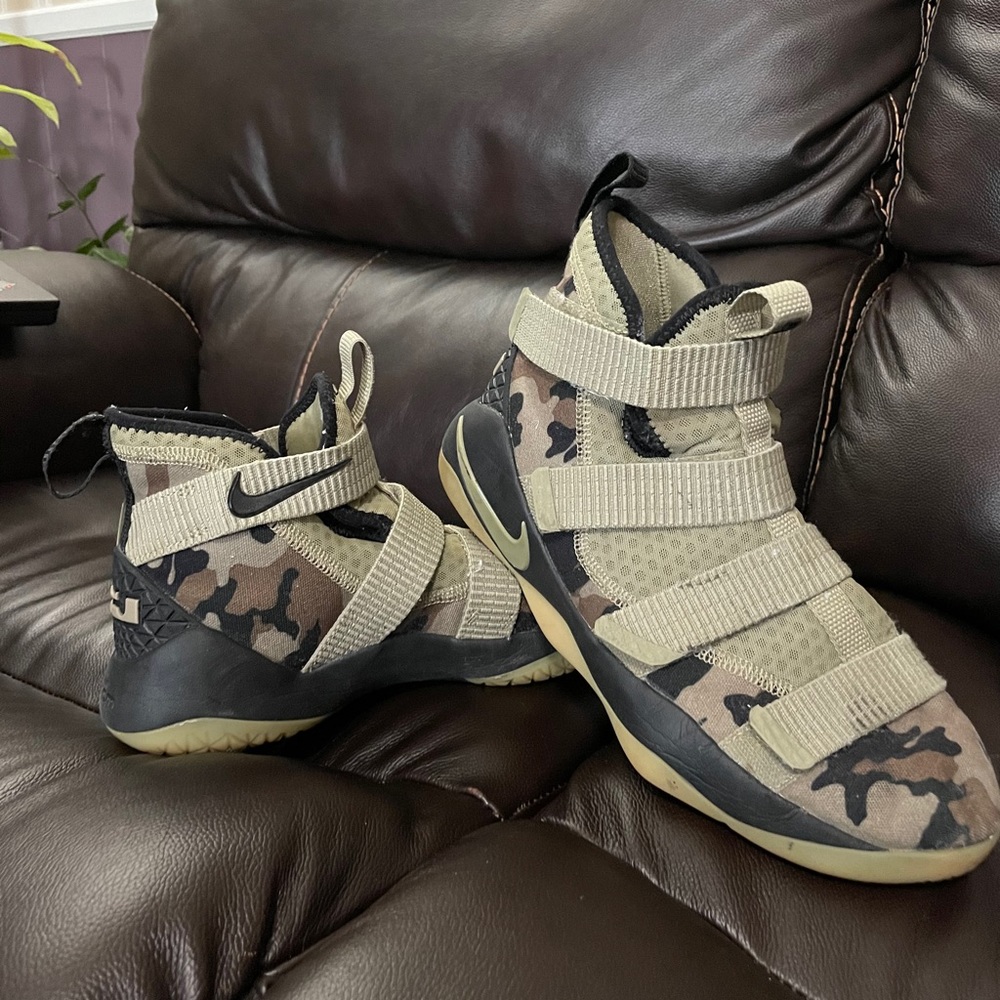 Nike Zoom Lebron Soldier 11 Youth 7